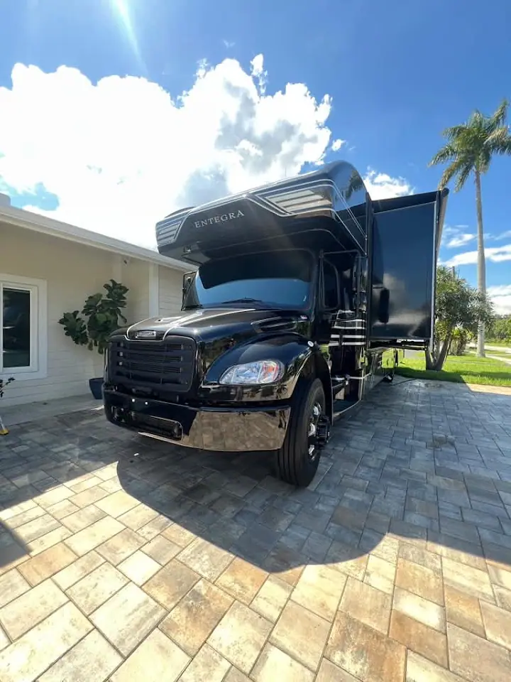 Vibrant Mobile Detail, RV detailing in Fort Myers