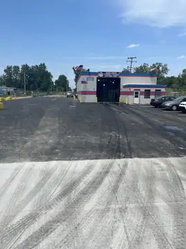 Quick and clean truck wash in Romulus, MI