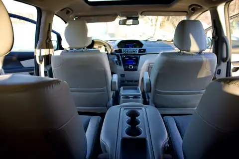 Royal Detailing photo 3