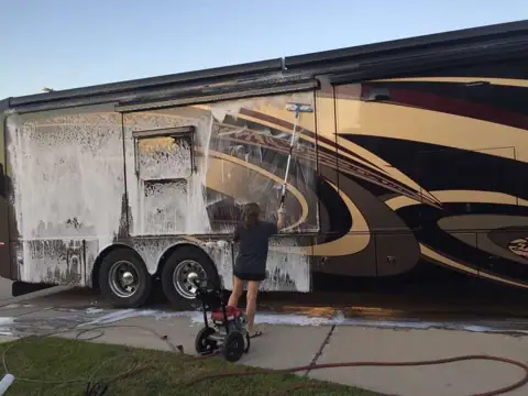 RV Wash Club photo 3